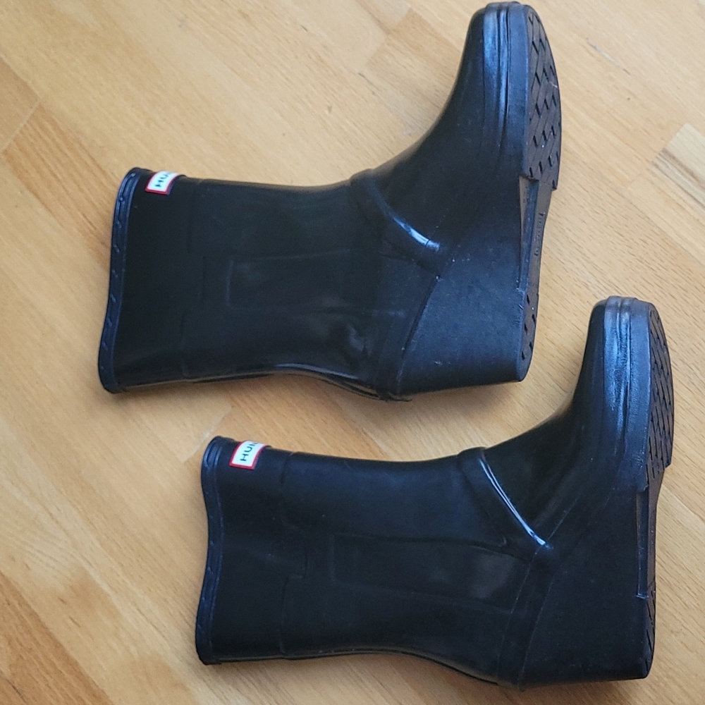 Hunter Kellan Wedge Heel Rain Boots Pull On Gloss Black Women's Size 6